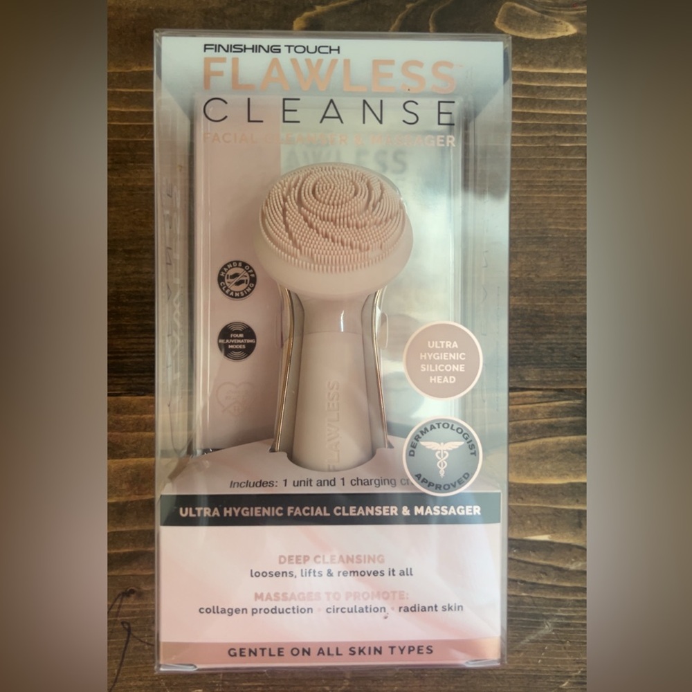 LAWLESS Facial Cleanser & Massager in Light Pink